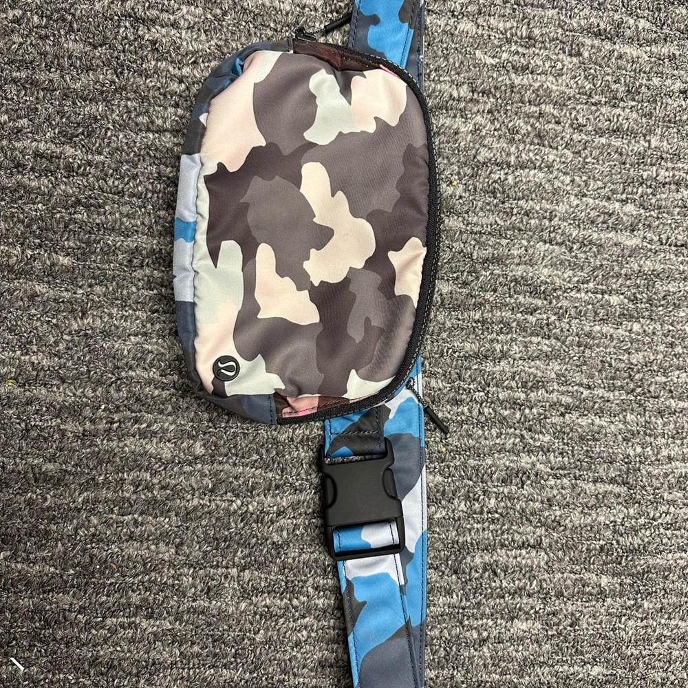 Lululemon belt bag